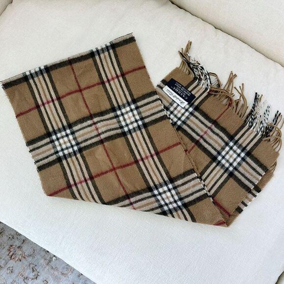 Vintage Marshall Field’s CASHME 100% Acrylic Scarf - Picture 1 of 3